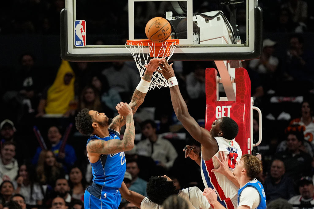 Dallas Mavericks forward P.J. Washington Jr., left, and Detroit Pistons center Jalen Duren fight for the ball during the second half of an NBA basketball game in Mexico City, Saturday, Nov. 1, 2025. (AP Photo/Fernando Llano)