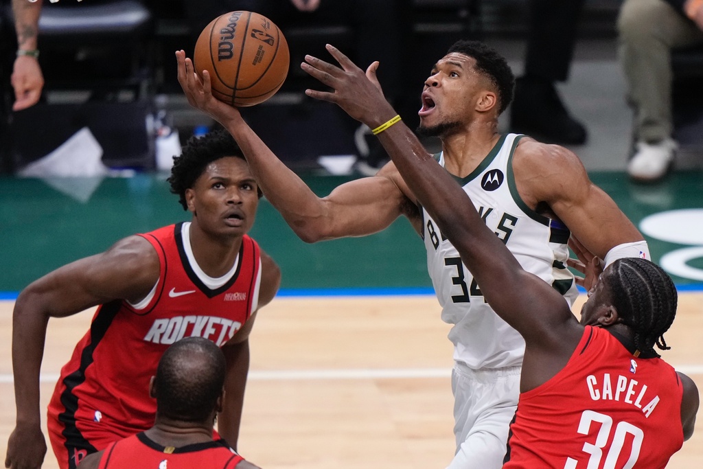 Milwaukee Bucks' Andre Jackson Jr. shoots past Houston Rockets' Clint Capela during the first half of an NBA basketball game Sunday, Nov. 9, 2025, in Milwaukee. (AP Photo/Morry Gash)