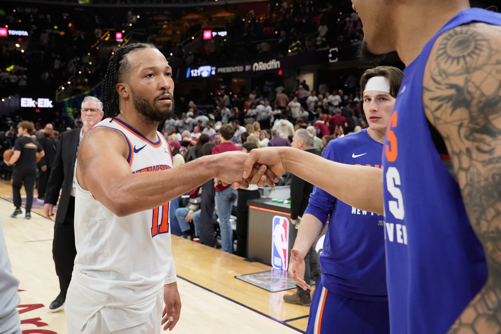 New York Knicks guard Jalen Brunson (11) celebrates with teammates after winning Game 3 in the Eastern Conference finals NBA basketball playoffs series against the Cleveland Cavaliers in Cleveland, Saturday, May 23, 2026. (AP Photo/Sue Ogrocki)