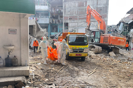 Rescuers carry the body of a newly recovered victim of a building that collapsed at an Islamic boarding school in Sidoarjo, East Java, Indonesia, Sunday, Oct. 5, 2025. (AP Photo/Trisnadi) Rescuers carry the body of a newly recovered victim of a building that collapsed at an Islamic boarding school in Sidoarjo, East Java, Indonesia, Sunday, Oct. 5, 2025. (AP Photo/Trisnadi)