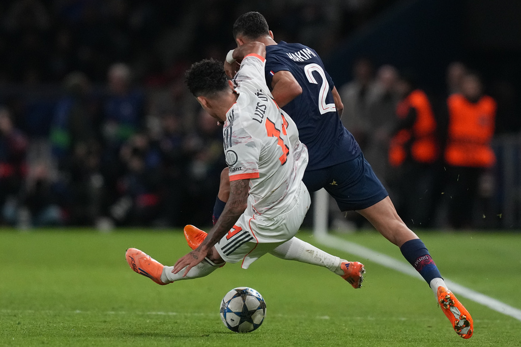 Bayern's Luis Diaz fouls PSG's Achraf Hakimi during the Champions League opening phase soccer match between Paris Saint-Germain and Bayern Munich in Paris, France, Tuesday, Nov. 4, 2025. (AP Photo/Thibault Camus)