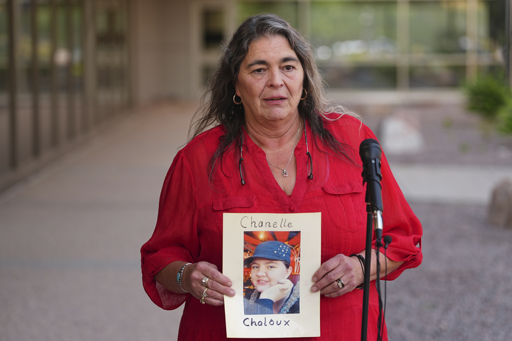 Angelika Stedman holds a photograph of her deceased daughter, Chanelle Chaloux, while talking outside the El Paso County Courthouse during a break in the case of a funeral home owner who stored roughly 189 decomposing bodies in a building Friday, Aug. 22, 2025, in Colorado Springs, Colo. (AP Photo/David Zalubowski)