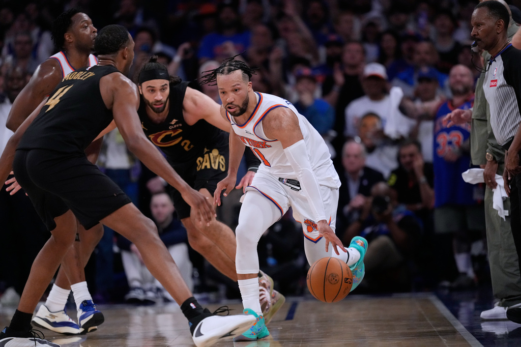 New York Knicks' Jalen Brunson, right, brings the ball up the court during the overtime period of Game 1 in the Eastern Conference finals NBA basketball playoffs series against the Cleveland Cavaliers, Tuesday, May 19, 2026, in New York. (AP Photo/Seth Wenig)