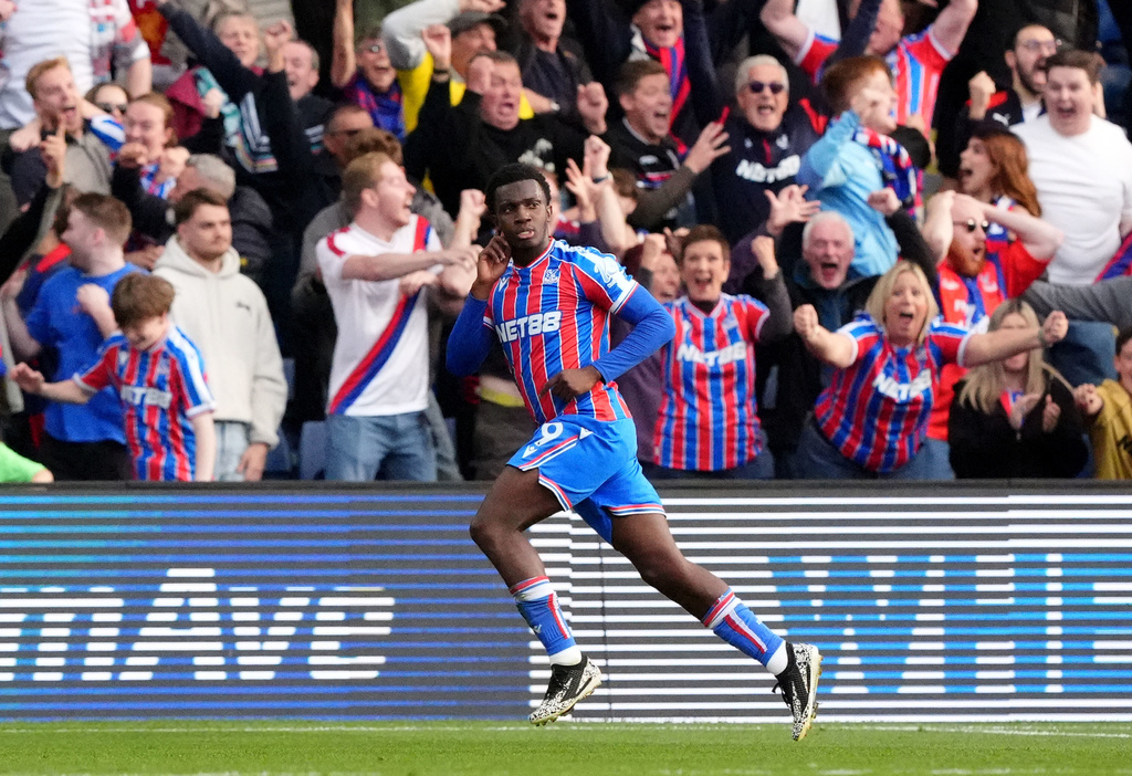 Crystal Palace's Eddie Nketiah celebrates scoring his side's second goal of the game, during the English Premier League soccer match between Crystal Palace and Liverpool, at Selhurst Park, in south London, Saturday, Sept. 27, 2025. (Jonathan Brady/PA via AP)