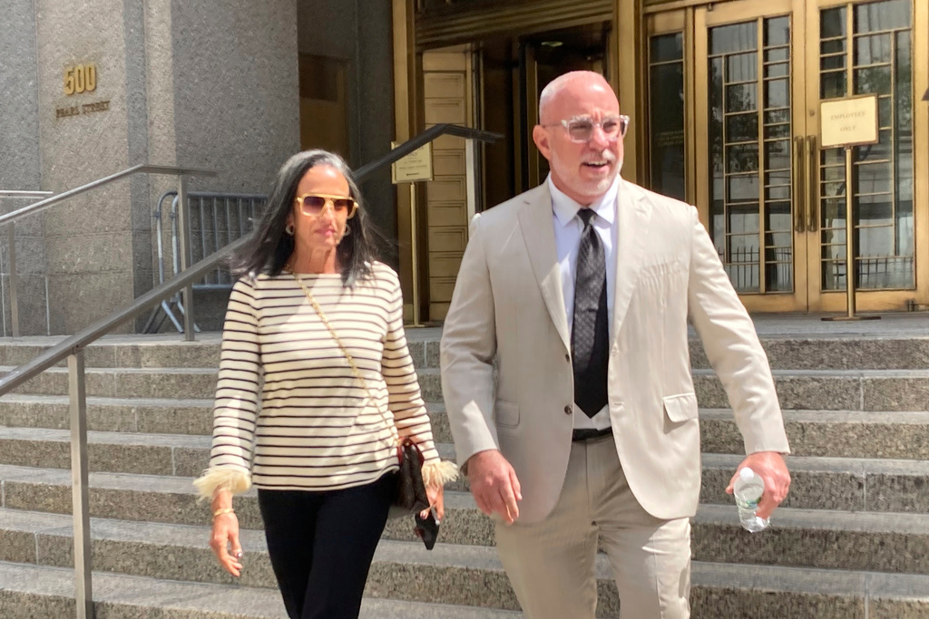 Prominent Miami defense attorney David Macey and his wife leave the Manhattan federal court Thursday, Aug. 28, 2025, in New York. (AP Photo/Jake Offenhartz)