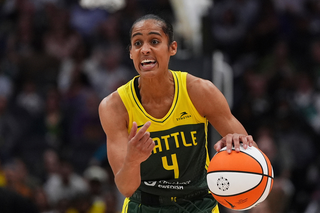 Skylar Diggins signs with the Chicago Sky; Satou Sabally joins the New York Liberty