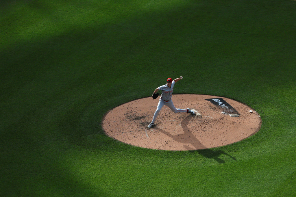 Cincinnati Reds pitcher Nick Lodolo throws during the fifth inning of a baseball game against the New York Mets, Monday, May 25, 2026, in New York. (AP Photo/Heather Khalifa)