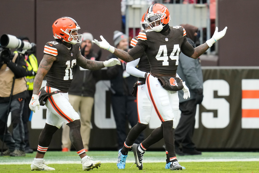 Cleveland Browns tight end Harold Fannin Jr. (44) celebrates after scoring a touchdown with running back Quinshon Judkins (10) during the first half of an NFL football game against the San Francisco 49ers, Sunday, Nov. 30, 2025, in Cleveland. (AP Photo/Sue Ogrocki)