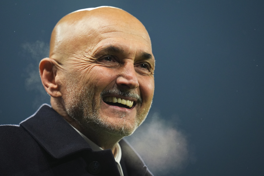 Juventus' head coach Luciano Spalletti smiles ahead of the Serie A soccer match between Sassuolo and Juventus, in Reggio Emilia, Italy, Tuesday, Jan. 6, 2026. (Massimo Paolone/LaPresse via AP)