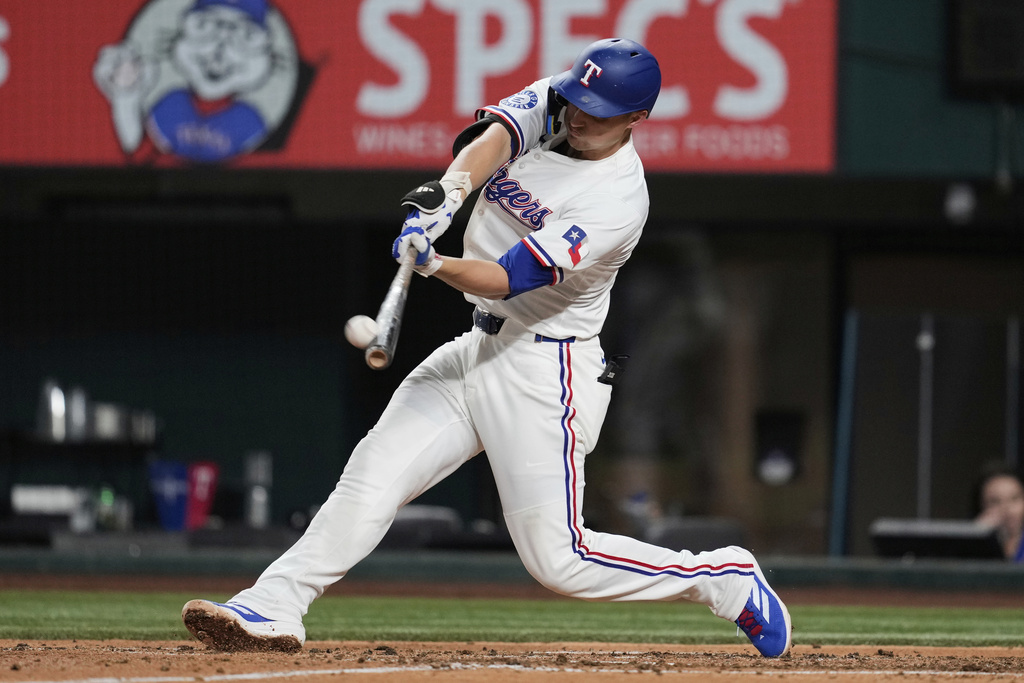 Texas Rangers' Corey Seager connects for a solo home run in the seventh inning of a baseball game against the Los Angeles Angels, Tuesday, Aug. 26, 2025, in Arlington, Texas. (AP Photo/Tony Gutierrez)