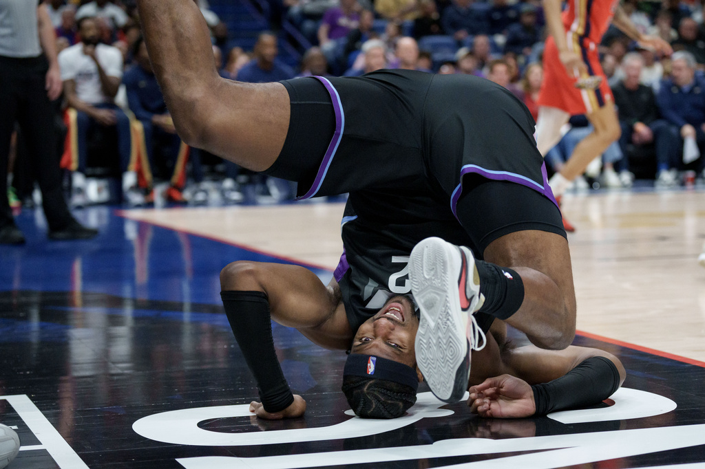Utah Jazz forward Blake Hinson (2) flips after shooting against New Orleans Pelicans guard Trey Alexander during the first half of an NBA basketball game in New Orleans, Tuesday, April 7, 2026. (AP Photo/Matthew Hinton)