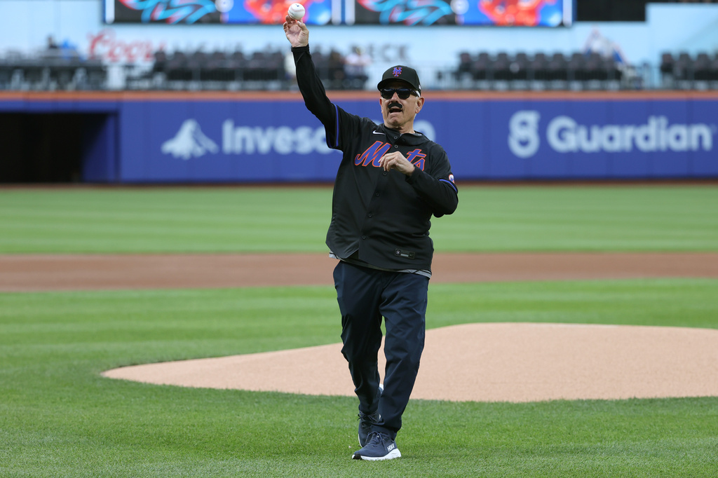 Former New York Mets manager Bobby Valentine throws out a ceremonial first pitch before a baseball game between the Mets and the Miami Marlins, Friday, May 29, 2026, in New York. (AP Photo/Pamela Smith)