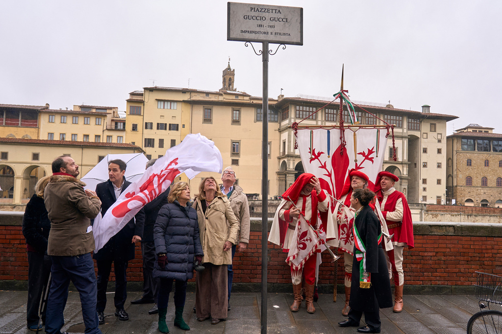Florence City Councillor Caterina Biti, right, and Patrizia Gucci, fifth from left, great-granddaughter of Gucci founder Guccio Gucci, attend a ceremony dedicating a small square to Guccio Gucci in Florence, Italy, Thursday, March 26, 2026. (Marco Bucco/LaPresse via AP)