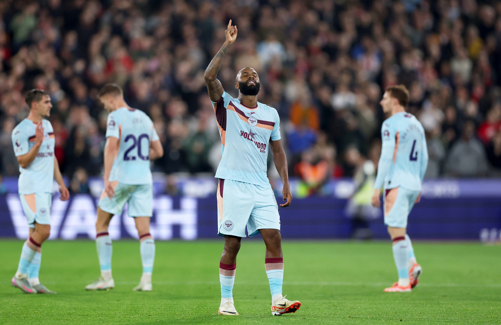 Brentford's Igor Thiago celebrates scoring during the English Premier League soccer match between West Ham United and Brentford at the London Stadium, London, Monday Oct. 20, 2025. (Steven Paston/PA via AP)