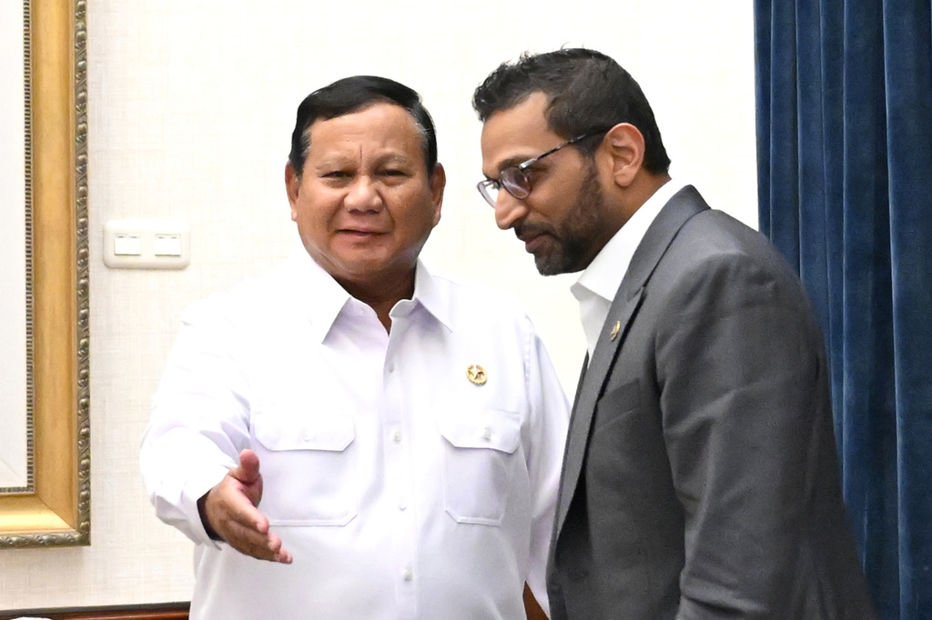 In this photo released by the Press, Media and Information Bureau of the Indonesian Presidential Secretariat, Indonesian President Prabowo Subianto, left, talks with FBI Director Kash Patel during their meeting in Jakarta, Indonesia, Wednesday, July 22, 2026. (Indonesian Presidential Secretariat via AP)