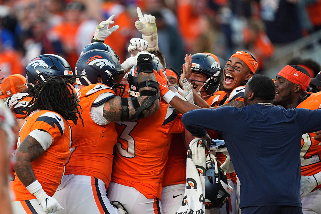 Denver Broncos kicker Wil Lutz (3) is congratulated by teammates after kicking the game winning field goal during the second half of an NFL football game against the New York Giants in Denver, Sunday, Oct. 19, 2025. (AP Photo/David Zalubowski)