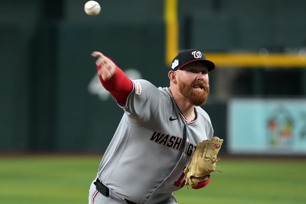 Washington Nationals pitcher Zack Littell throws against the Arizona Diamondbacks in the first inning of a baseball game, Saturday, June 6, 2026, in Phoenix. (AP Photo/Rick Scuteri)