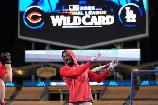 Cincinnati Reds' Elly De La Cruz warms up during baseball practice Monday, Sept. 29, 2025, in Los Angeles ahead of the Wild Card Series between the Los Angeles Dodgers and the Reds. (AP Photo/Mark J. Terrill) Cincinnati Reds' Elly De La Cruz warms up during baseball practice Monday, Sept. 29, 2025, in Los Angeles ahead of the Wild Card Series between the Los Angeles Dodgers and the Reds. (AP Photo/Mark J. Terrill)