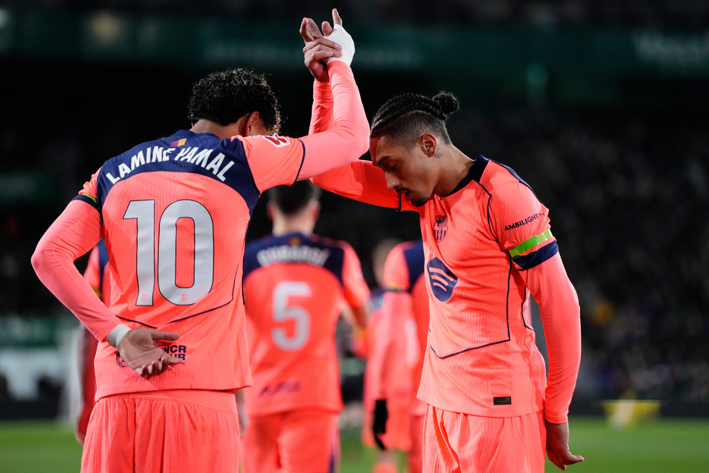 Barcelona's Lamine Yamal celebrates after scoring the opening goal with his teammate Barcelona's Raphinha during a Spanish La Liga soccer match between Elche and Barcelona in Elche, Spain, Saturday, Jan. 31, 2026. (AP Photo/Jose Breton)