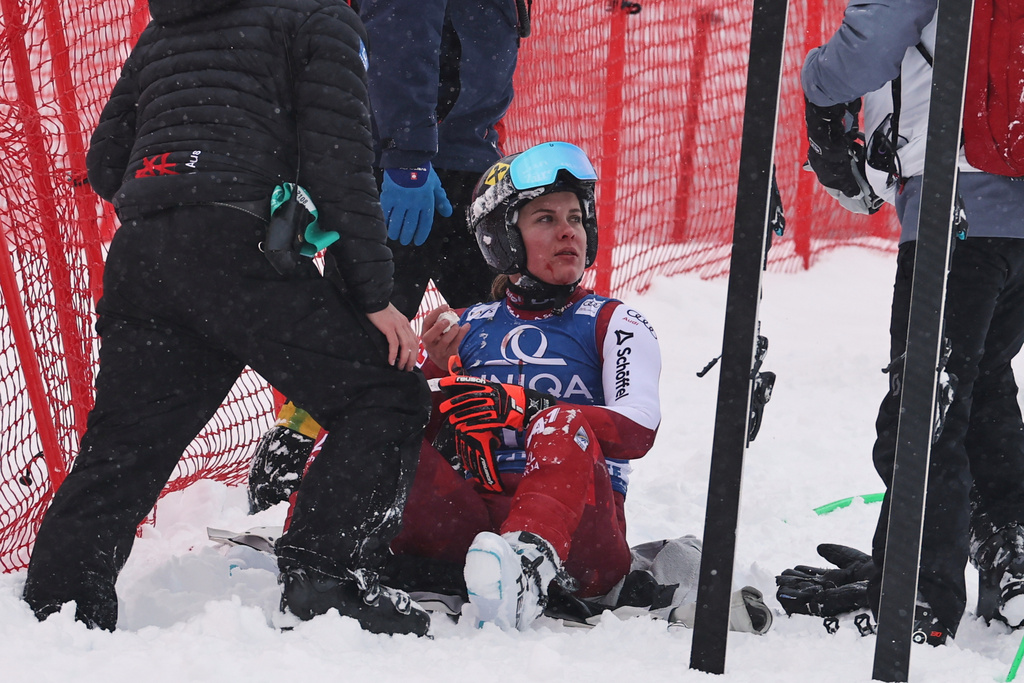 Austria's Magdalena Egger gets medical assistance after crashing during an alpine ski, women's World Cup downhill, in Zauchensee, Austria, Saturday, Jan. 10, 2026. (AP Photo/Marco Trovati)