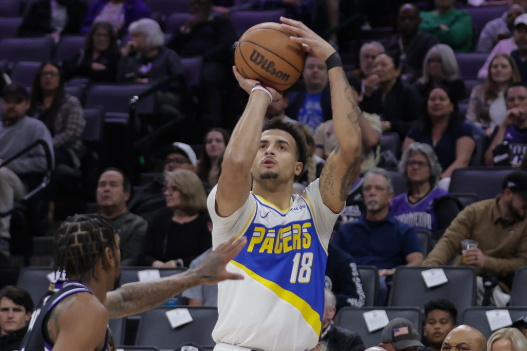 Indiana Pacers forward Jalen Slawson (18) shoots over Sacramento Kings guard Malik Monk, left, during the first half of an NBA basketball game Tuesday, March 10, 2026, in Sacramento, Calif. (AP Photo/Scott Marshall)