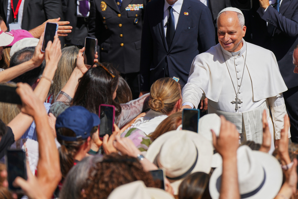 Pope Leo XIV shakes hands outside the Spanish parliament in Madrid, Spain, Monday, June 8, 2026. (AP Photo/Manu Fernandez)