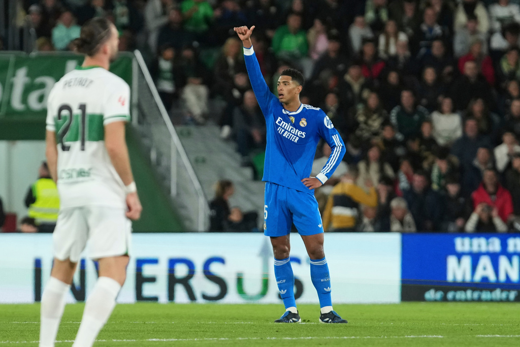 Real Madrid's Jude Bellingham celebrates after scoring his side's second goal during the Spanish La Liga soccer match between Elche and Real Madrid in Elche, Spain, Sunday, Nov. 23, 2025. (AP Photo/Alberto Saiz)