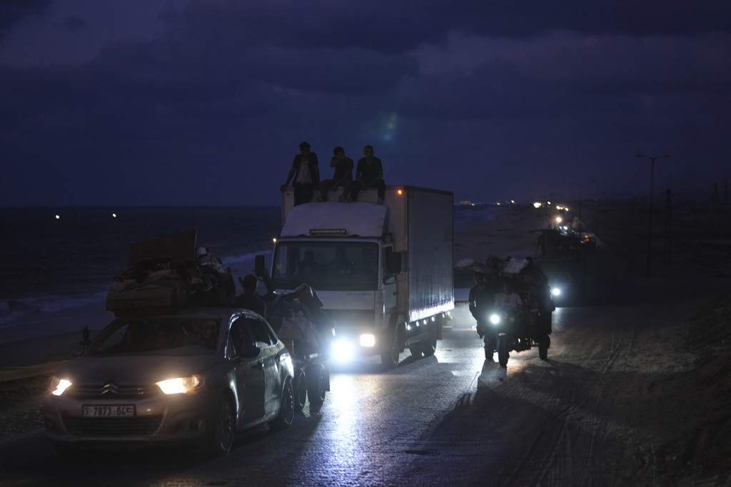 Displaced Palestinians fleeing northern Gaza carry their belongings along the coastal road toward southern Gaza, Saturday, Sept. 6, 2025. (AP Photo/Jehad Alshrafi)