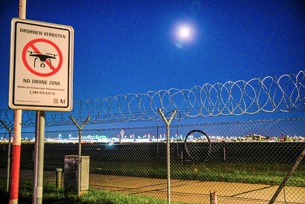 A sign prohibiting drones is seen at the Munich Airport on Friday, Oct. 3, 2025. (Enrique Kaczor/dpa via AP)