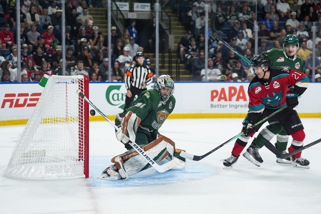 Everett Silvertips goalie Anders Miller (31) makes a save as Kelowna Rockets' Owen Folstrom (21) and Everett's Brek Liske (42) watch during the second period of a Memorial Cup hockey game, in Kelowna, B.C., on Wednesday, May 27, 2026. (Darryl Dyck/The Canadian Press via AP)