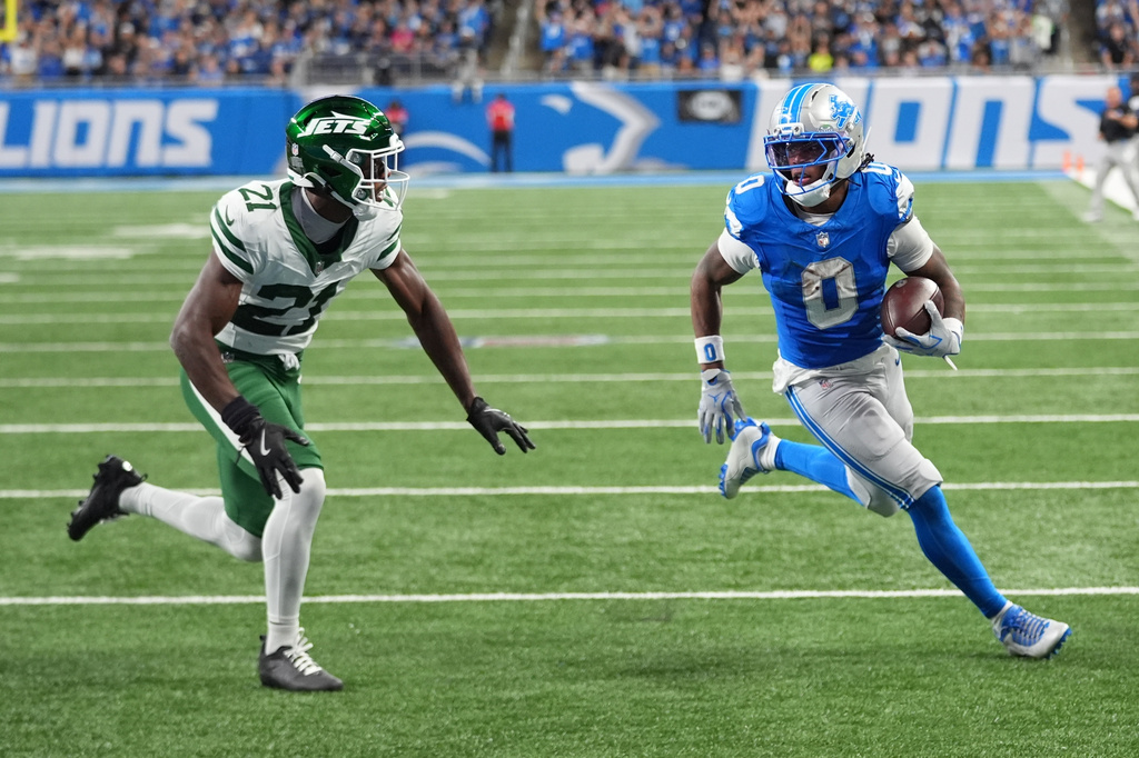 Detroit Lions' Jahmyr Gibbs runs for a touchdown past New York Jets' Brandon Stephens during the second half of an NFL football game in Detroit, Sunday, Sept. 27, 2026. (AP Photo/Paul Sancya)
