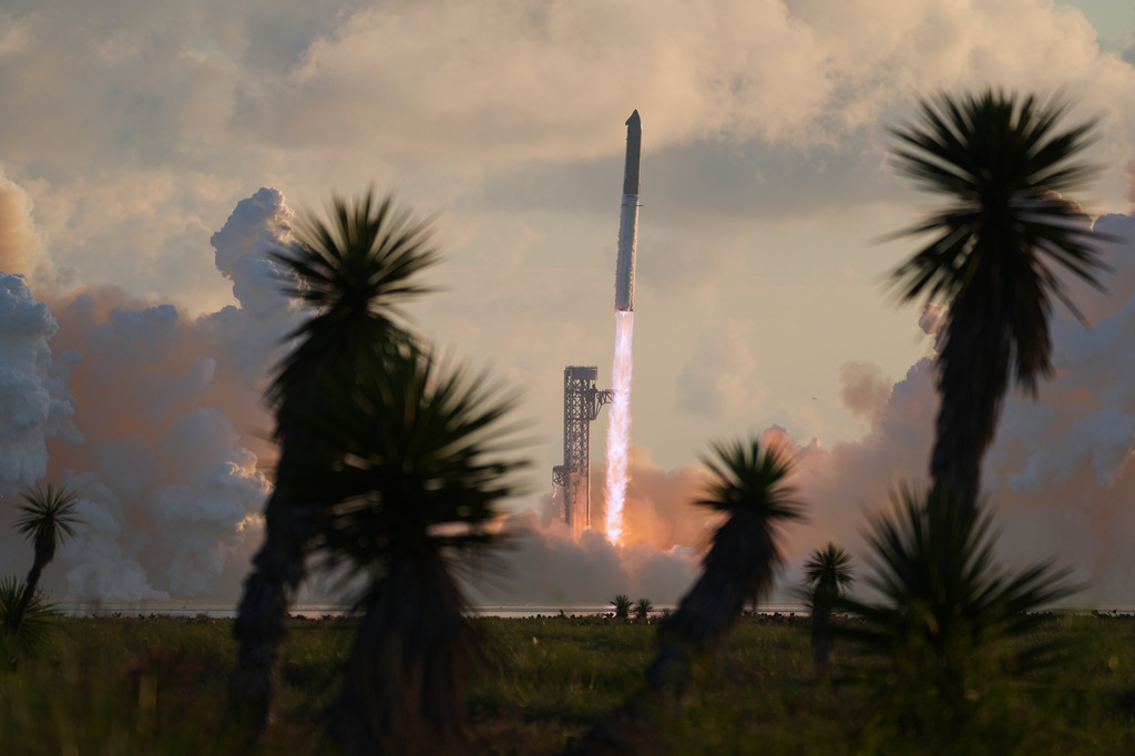 SpaceX's mega rocket Starship makes a test flight from Starbase, Texas, Monday, Sept. 28, 2026. (AP Photo/Eric Gay)
