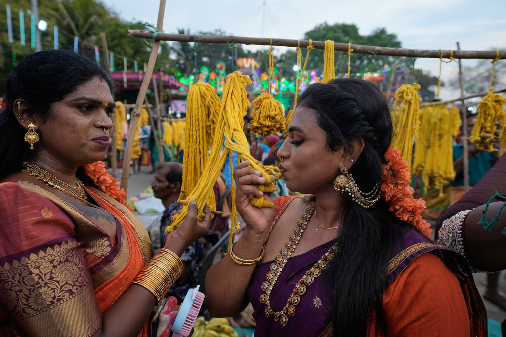 Transgender women kiss sacred threads before buying during the Koovagam festival in Kallakurichi district, in the southern Indian state of Tamil Nadu, Tuesday, April 28, 2026. (AP Photo/Mahesh Kumar A.)