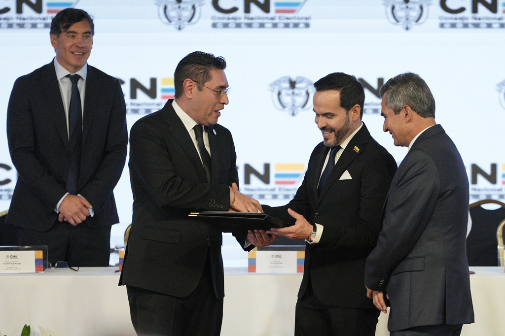 Colombia President-elect Abelardo de la Espriella, second from right, receives his credentials from National Electoral Council President Cristian Quiroz, in Bogota, Colombia, Thursday, June 25, 2026. (AP Photo/Ivan Valencia)