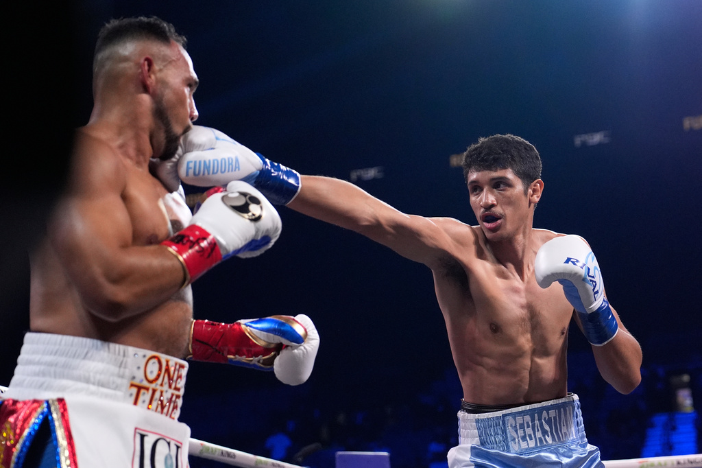 Sebastian Fundora hits Keith Thurman in a super welterweight championship boxing match Saturday, March 28, 2026, in Las Vegas. (AP Photo/John Locher)