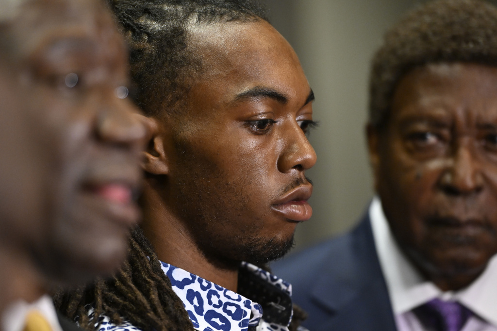 William McNeil Jr., center, looks on during a news conference Tuesday, July 29, 2025, in Chicago. (AP Photo/Paul Beaty)