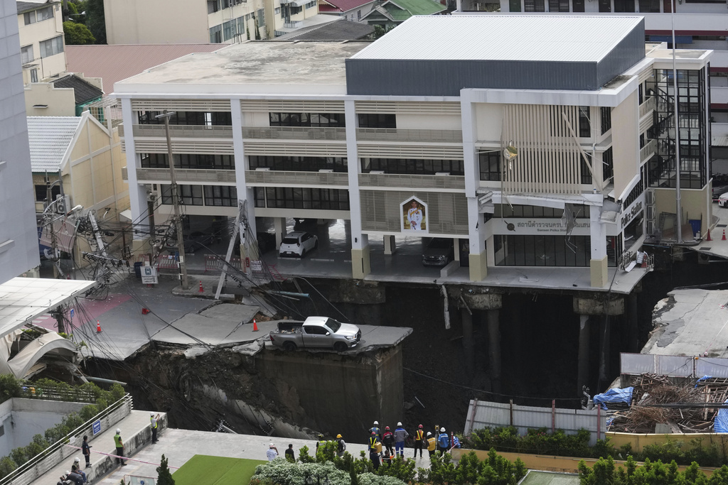Damage is seen after a road collapse near Vajira Hospital in Bangkok Thailand, Wednesday, Sept. 24, 2025. (AP Photo/Sakchai Lalit)