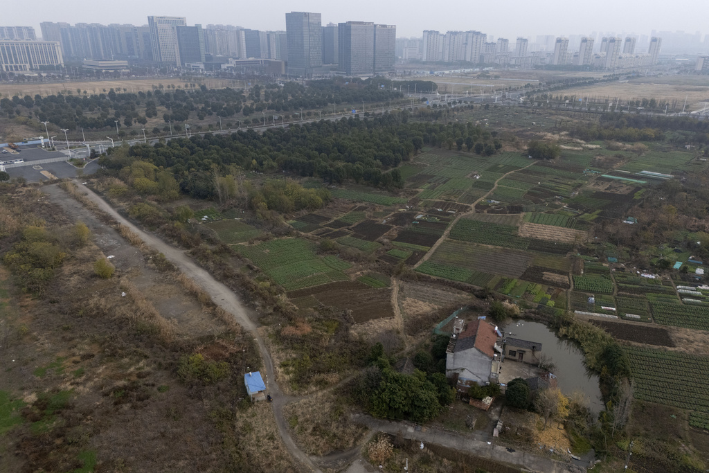 A blue roof hut fitted with police surveillance cameras and lights are seen near the home at right of petitioner Yang Guoliang in Changzhou in eastern China's Jiangsu Province, Friday, Dec. 13, 2024. (AP Photo/Ng Han Guan)