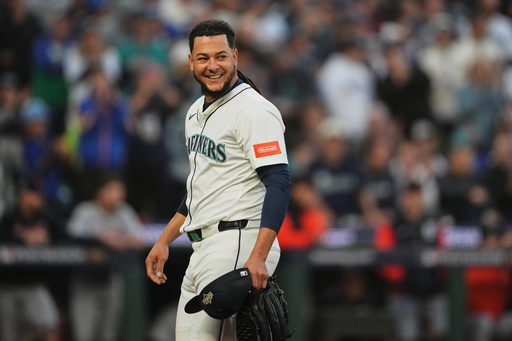 Seattle Mariners starting pitcher Luis Castillo reacts after being relieved during the fifth inning in Game 2 of baseball's American League Division Series against the Detroit Tigers, Sunday, Oct. 5, 2025, in Seattle. (AP Photo/Lindsey Wasson) Seattle Mariners starting pitcher Luis Castillo reacts after being relieved during the fifth inning in Game 2 of baseball's American League Division Series against the Detroit Tigers, Sunday, Oct. 5, 2025, in Seattle. (AP Photo/Lindsey Wasson)