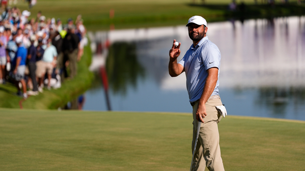 Scottie Scheffler celebrates winning on the 18th green the final round of the St. Jude Championship golf tournament, Sunday, Aug. 16, 2026, in Memphis, Tenn. (AP Photo/George Walker IV)