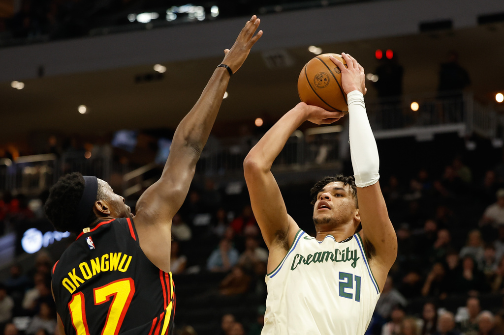 Milwaukee Bucks forward Ousmane Dieng (21) shoots against the Atlanta Hawks during the first half of an NBA basketball game Wednesday, March 4, 2026, in Milwaukee. (AP Photo/Jeffrey Phelps)