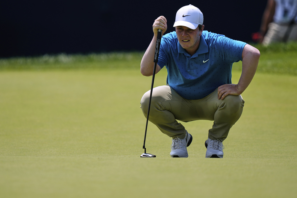 Robert MacIntyre, of Scotland, gauges his putt on the 16th hole during the second round of the BMW Championship golf tournament Friday, Aug. 15, 2025, in Owings Mills, Md. (AP Photo/Stephanie Scarbrough)