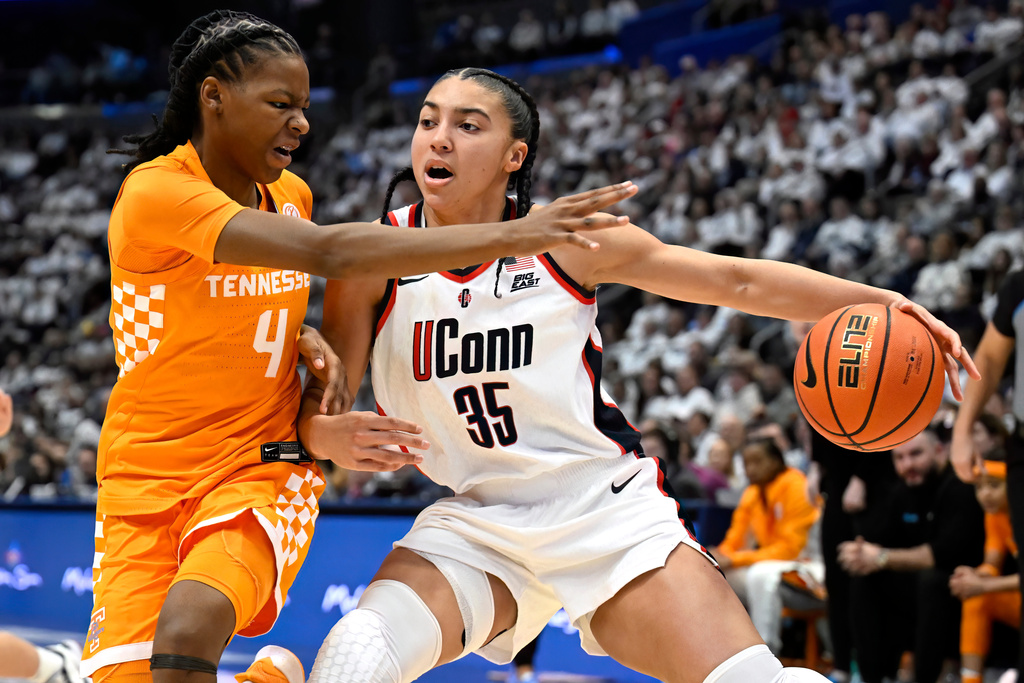 UConn guard Azzi Fudd (35) is guarded by Tennessee guard Kaniya Boyd (4) in the first half of an NCAA college basketball game, Sunday, Feb. 1, 2026, in Hartford, Conn. (AP Photo/Jessica Hill)