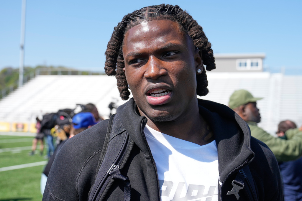 Arvell Reese, Ohio State linebacker, is interviewed after the NFL's annual prospect clinic ahead of the NFL football draft Wednesday,April 22, 2026, in Pittsburgh. (AP Photo/Sue Ogrocki)