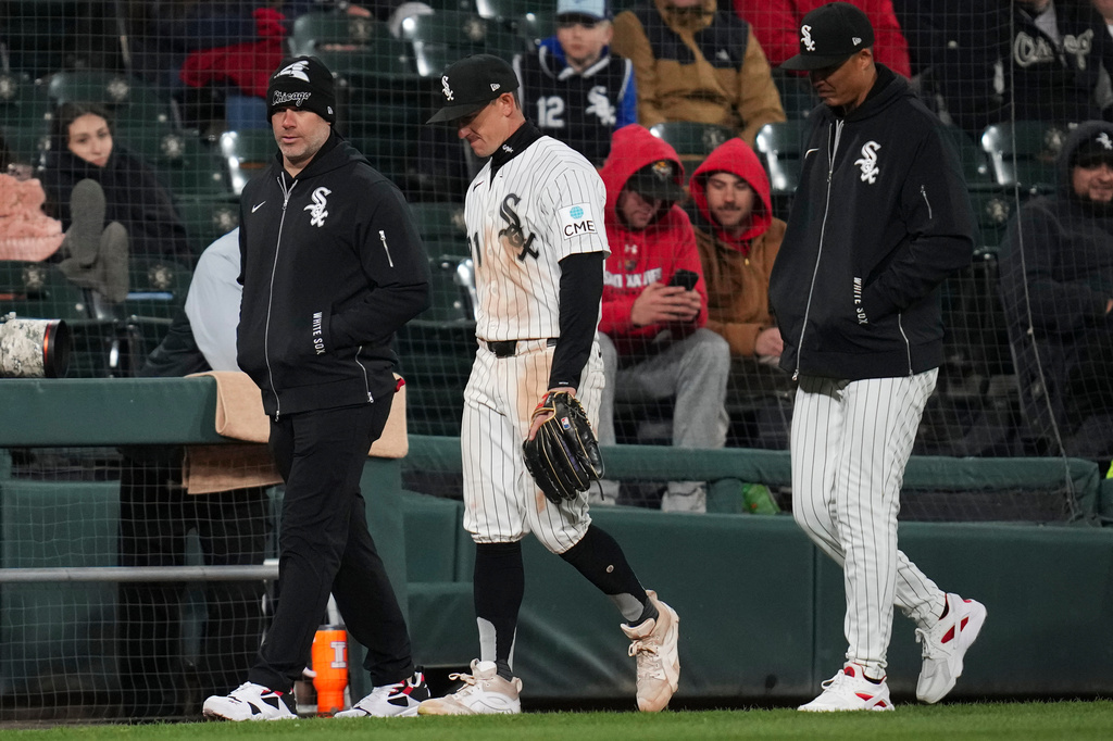 Chicago White Sox left fielder Austin Hays, center, leaves during the fourth inning of a baseball game against the Baltimore Orioles, Monday, April 6, 2026, in Chicago. (AP Photo/Erin Hooley)