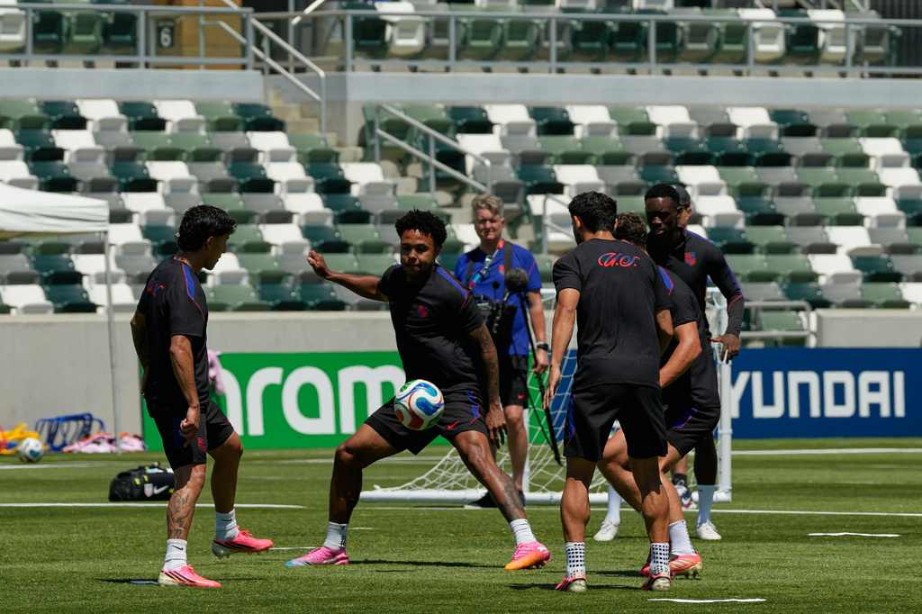 United States' Weston McKennie, center, and teammates attend a training session ahead of their FIFA World Cup match against Paraguay at its World Cup soccer tournament training base in Irvine, Calif., Thursday, June 11, 2026. (AP Photo/Andre Penner)