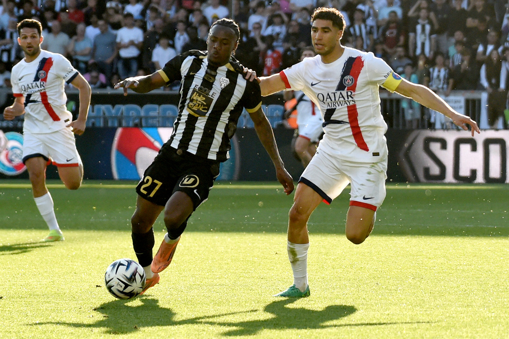 Angers' Lilian Raolisoa, left, challenges for the ball with PSG's Achraf Hakimi, right, during the French League One soccer match between Angers and Paris Saint-Germain in Angers, western France, Saturday, April 25, 2026. (AP Photo/Mathieu Pattier)