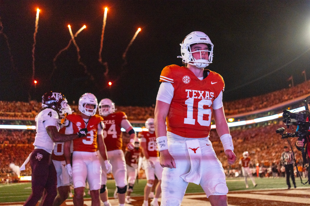 Texas quarterback Arch Manning (16) celebrated a touchdown against Texas A&M during the second half of an NCAA college football game Friday, Nov. 28, 2025, in Austin, Texas. (AP Photo/Stephen Spillman)