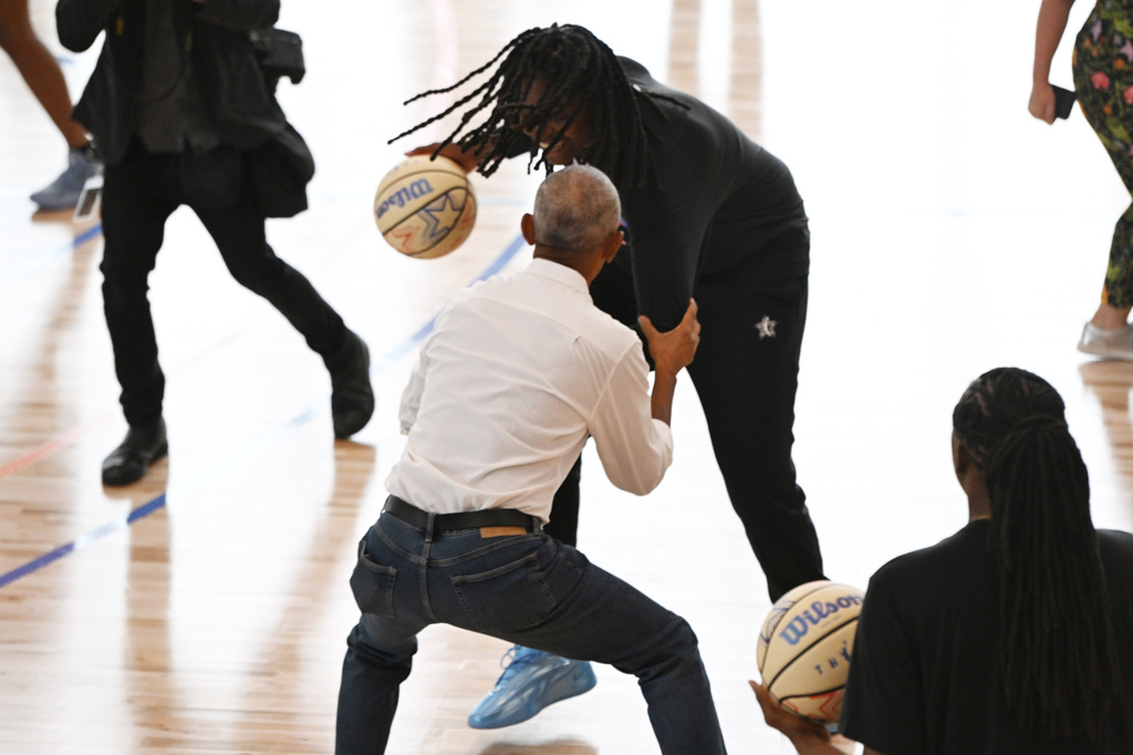 Former President Barack Obama briefly guards WNBA All-Star Jonquil Jones during a practice at the Obama Presidential Center in Chicago, Friday, July 24, 2026. (AP Photo/Paul Beaty)