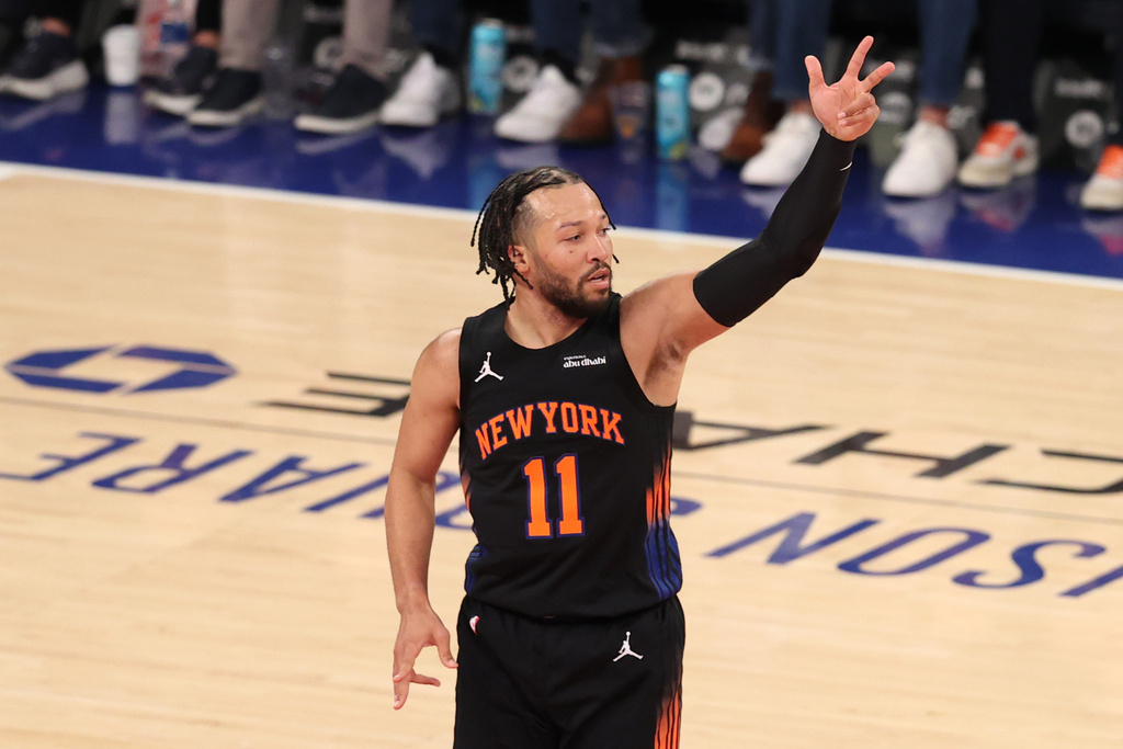 New York Knicks' Jalen Brunson (11) reacts after scoring a three-point basket during the first half of an NBA basketball game against the New Orleans Pelicans, Tuesday, March 24, 2026, in New York. (AP Photo/Pamela Smith)